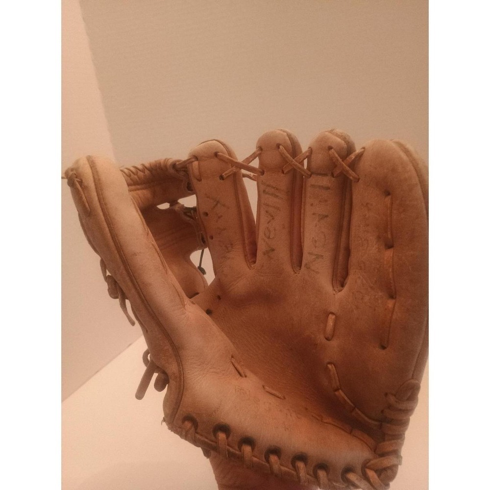 Vintage Leather Baseball Glove - Picture 2 of 2
